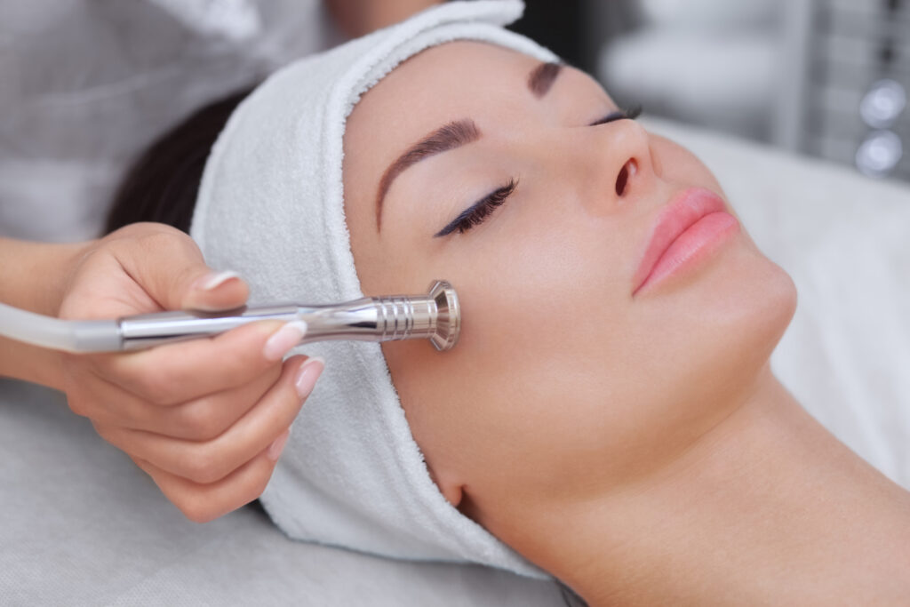 The,Cosmetologist,Makes,The,Procedure,Microdermabrasion,Of,The,Facial,Skin